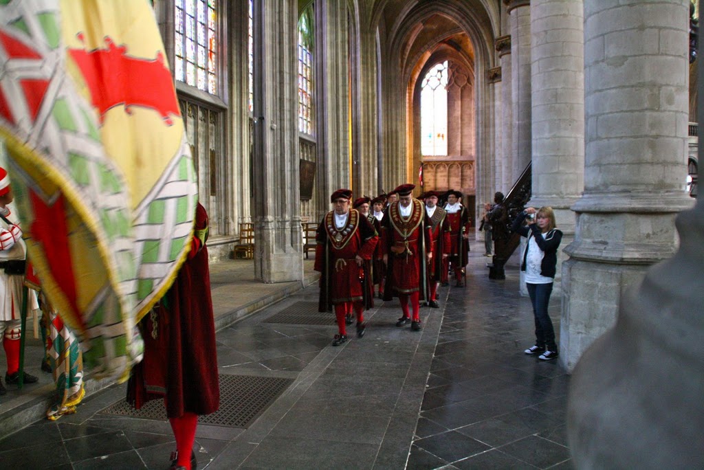 Défilé dans l'église